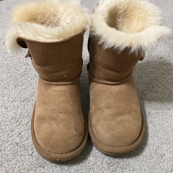 Ugg Bailey Button Boot Kids - Picture 2 of 4